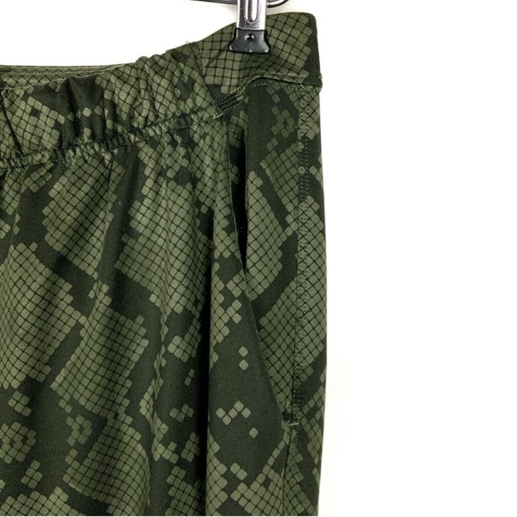 Lululemon Jet Crop Pant (Slim) *Luxtreme - Picture 12 of 15